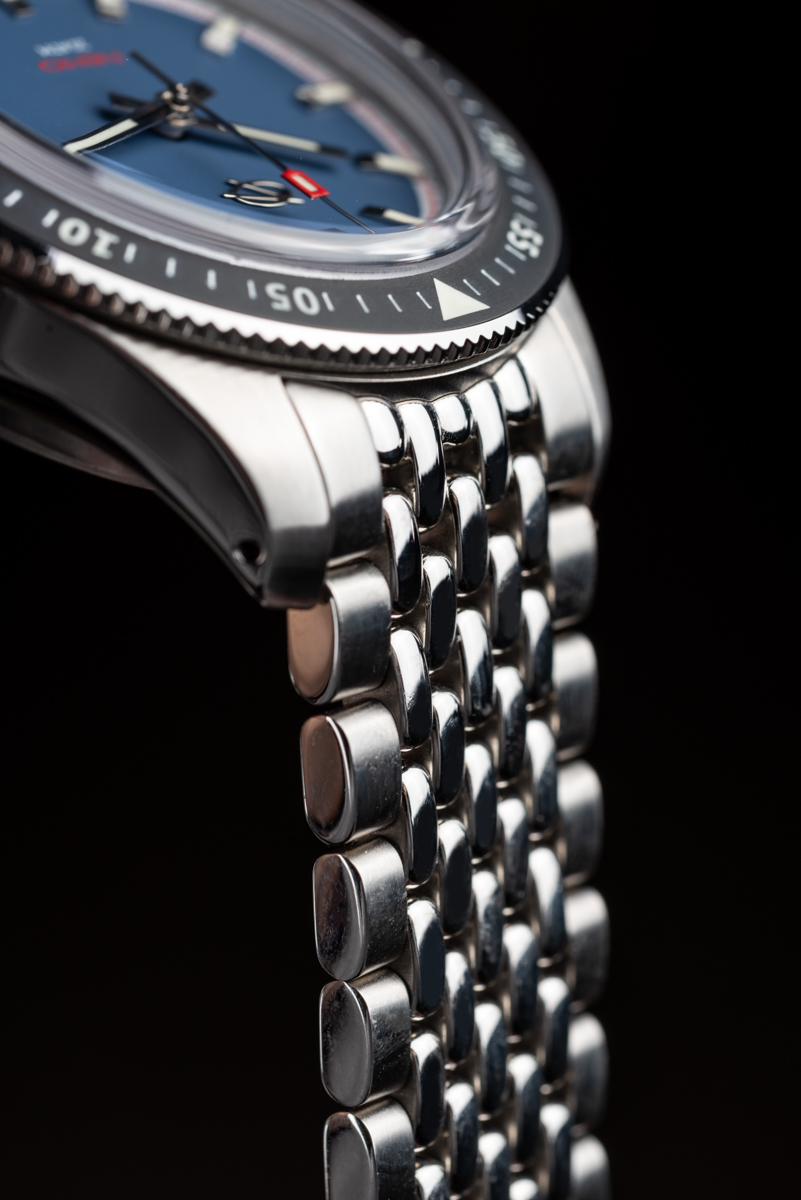 Beads of the rice bracelet on the EMG Nemo