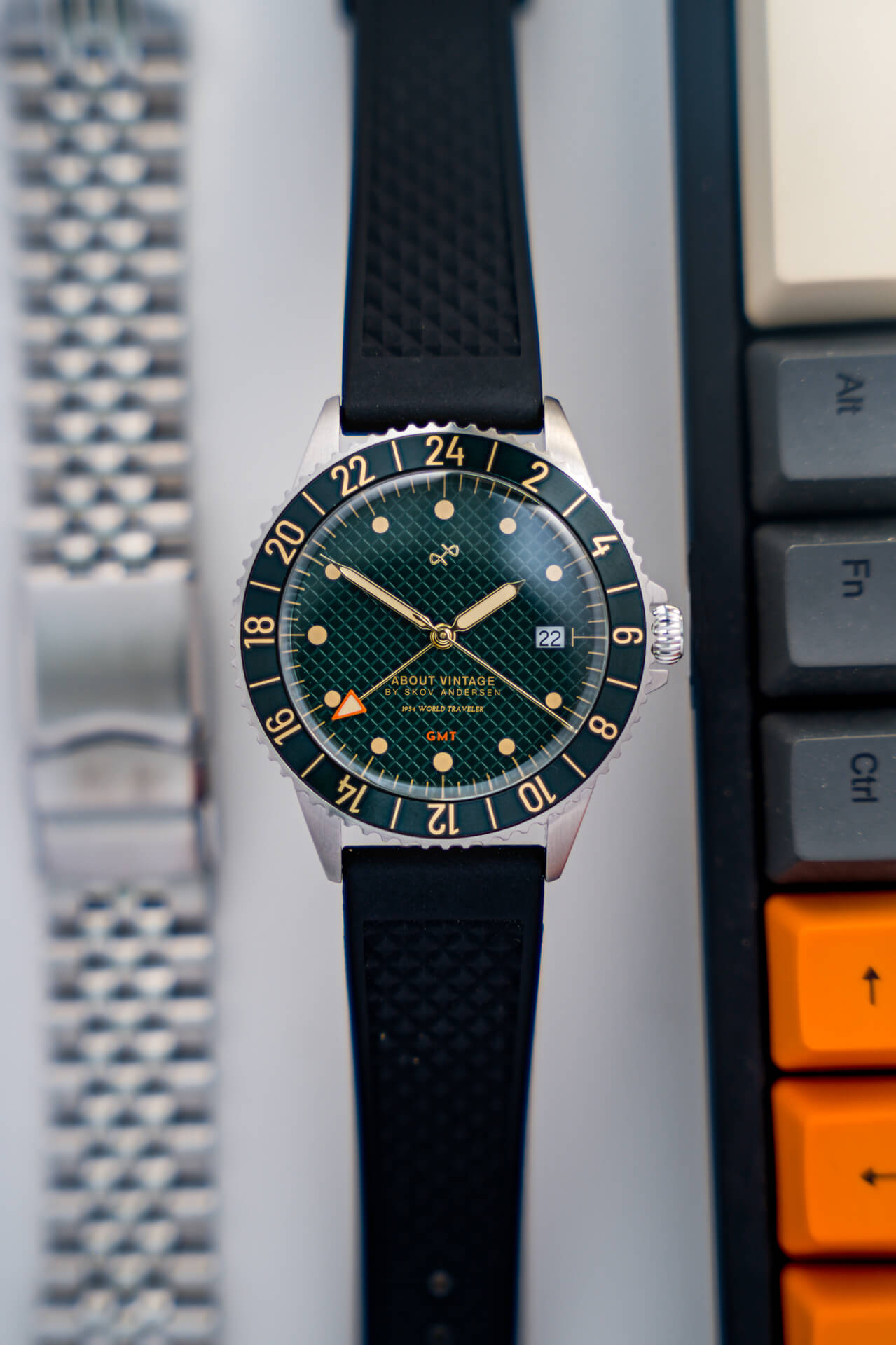 About Vintage 1954 GMT Review - Watch Clicker