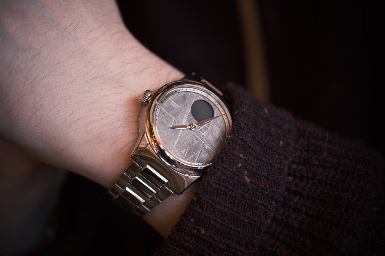 selten-m1-moonphase-review-watch-clicker